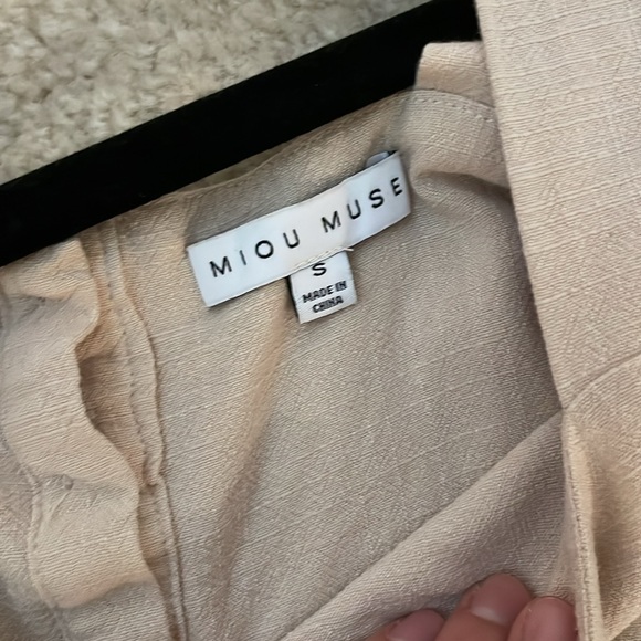 Miou Muse Sleeveless Linen Top - Picture 5 of 5